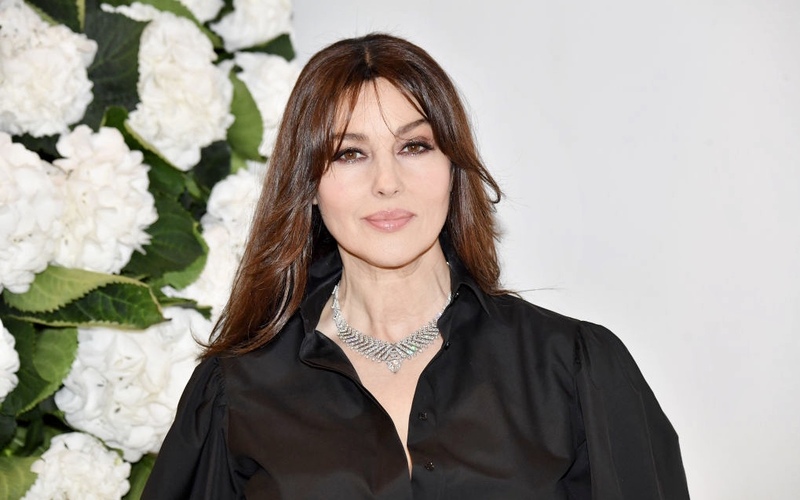  “Age is just a number”. 55 years old Monica Bellucci looks like a young girl. She’s so attractive!