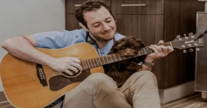  This wonderful dog was very afraid of doctors and a caring veterinarian decided to sing for the dog