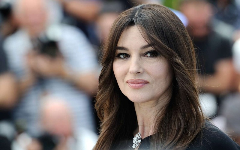  She doesn’t look like her mother. The next photos of Bellucci’s 17-year-old daughter were discussed online