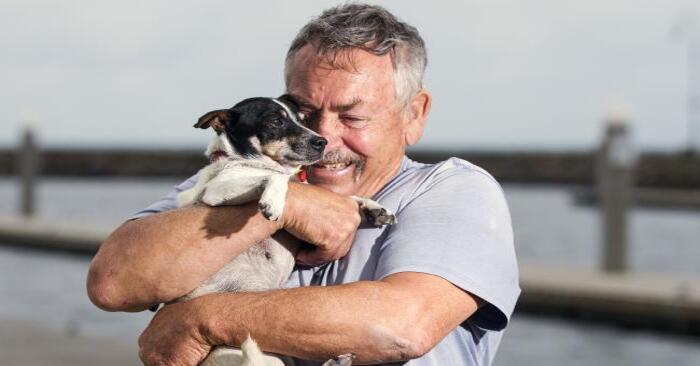  A touching story: this fisherman thought his beloved dog was lost at sea, but everything turned out well