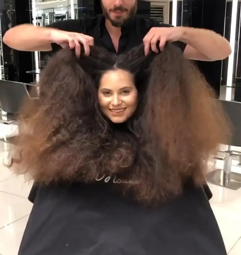 “Did the impossible” The stylist transformed the girl with a whole mop ...