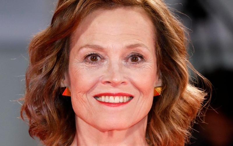  Look at Sigourney Weaver look. She is 73 years old now