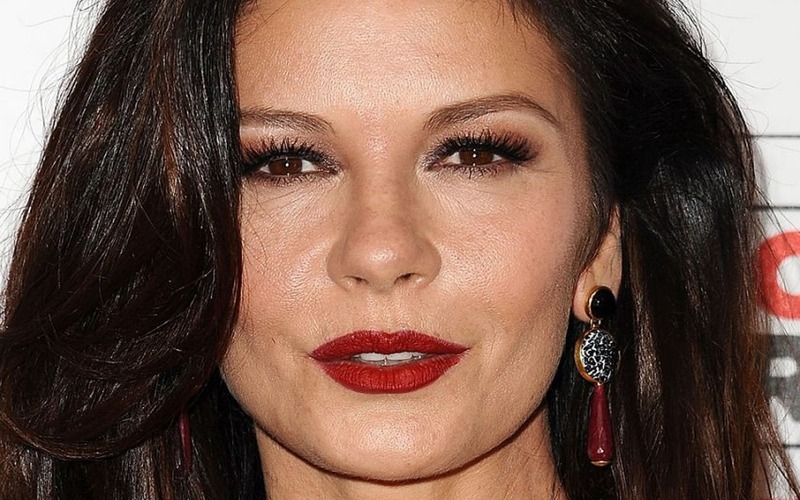  “What a wonderful look at 53” Ketrin Zeta Jones amazed everyone with her look