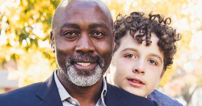  «Kindness of this man saved life»: a single father adopted a 13-year-old boy after he was left alone