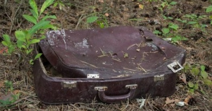  It was unexpected in an abandoned suitcase: what was inside could break millions of heart