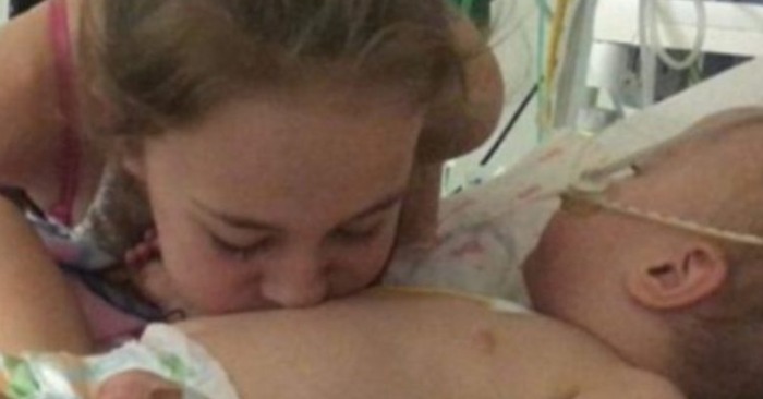  «Miracle happened in the hospital surprised everyone»: a miracle happened when the girl kissed her sister