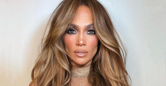 «Still remains beautiful for everyone»: Jennifer Lopez in a transparent shirt showed intimate places