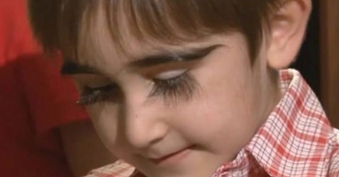  «The longest eyelashes in the world»: a 13-year-old boy with his appearance attracted universal attention