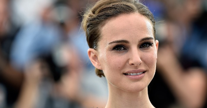  «Toned abs and thin waist»: Natalie Portman has chosen a bold outfit with lace and left fans speechless