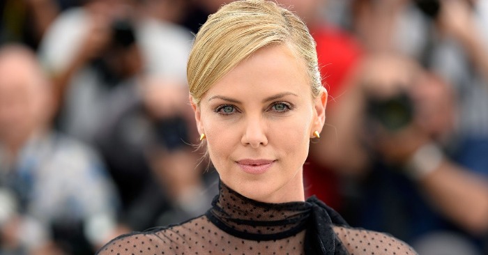  «Cutouts under bust and on hips»: Charlize Theron’s recent unique choice delighted all her fans