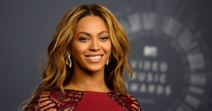  «Mesh dress and no underwear»: Beyoncé with her chosen image appeared in center of attention of the public